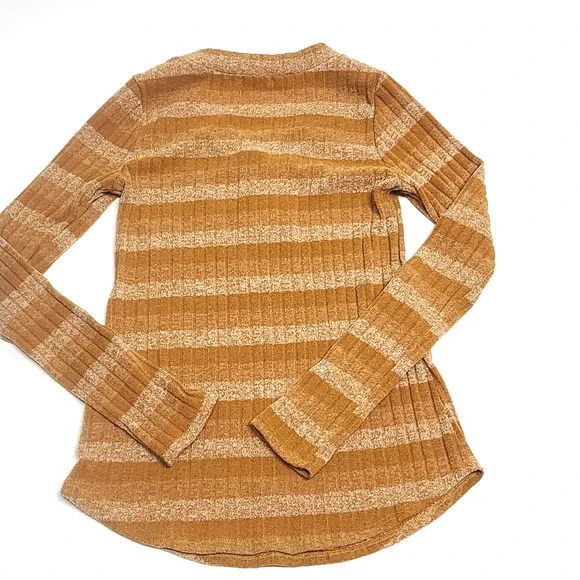 FREE WITH PURCHASE-Twenty second Mustard yellow sweater women's small - Picture 5 of 5